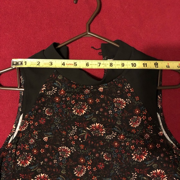 Long business casual tank top. Size: S. Brand: Reitmans. - Picture 8 of 11